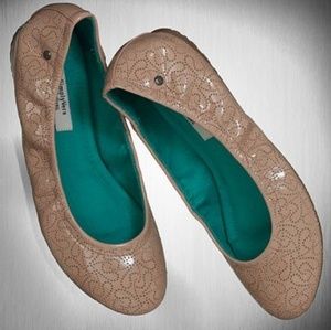 Simply Vera Vera Wang nude flats